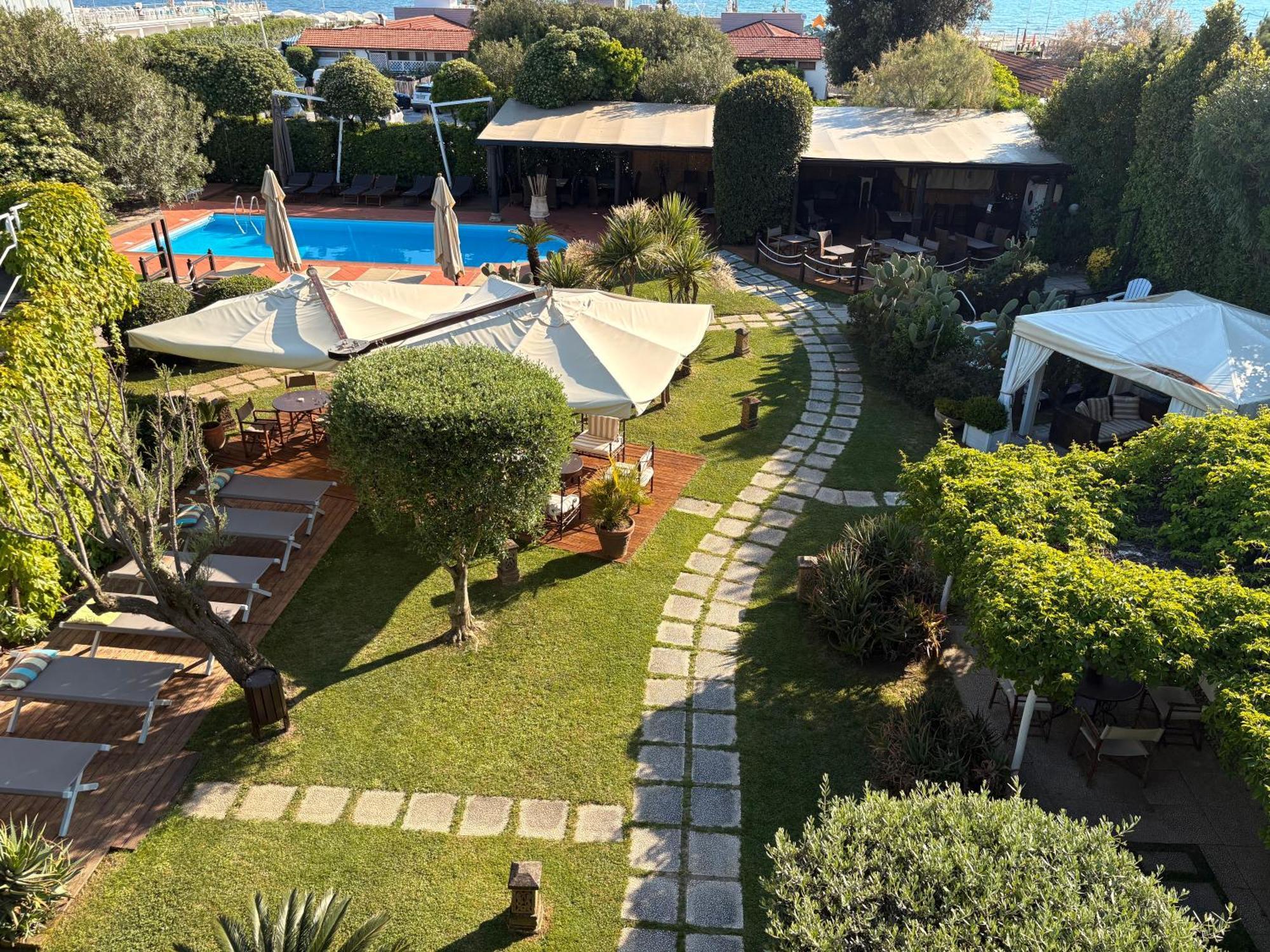 Hotel Atlantic Marina Di Carrara Exterior foto